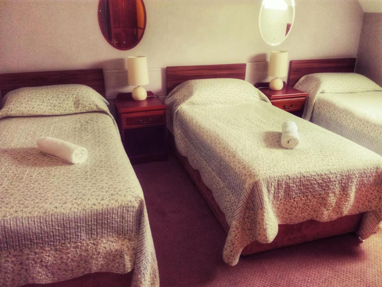 Amber Lodge Budget Accommodation 골웨이 외부 사진