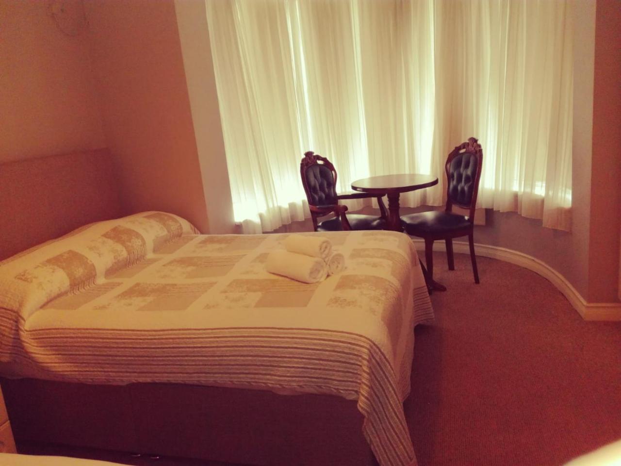 Amber Lodge Budget Accommodation 골웨이 외부 사진